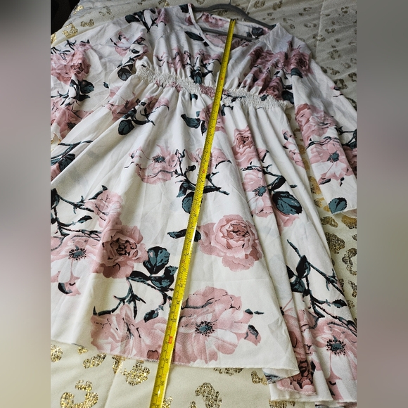 Floral Print V-Neck Dress - Picture 6 of 10